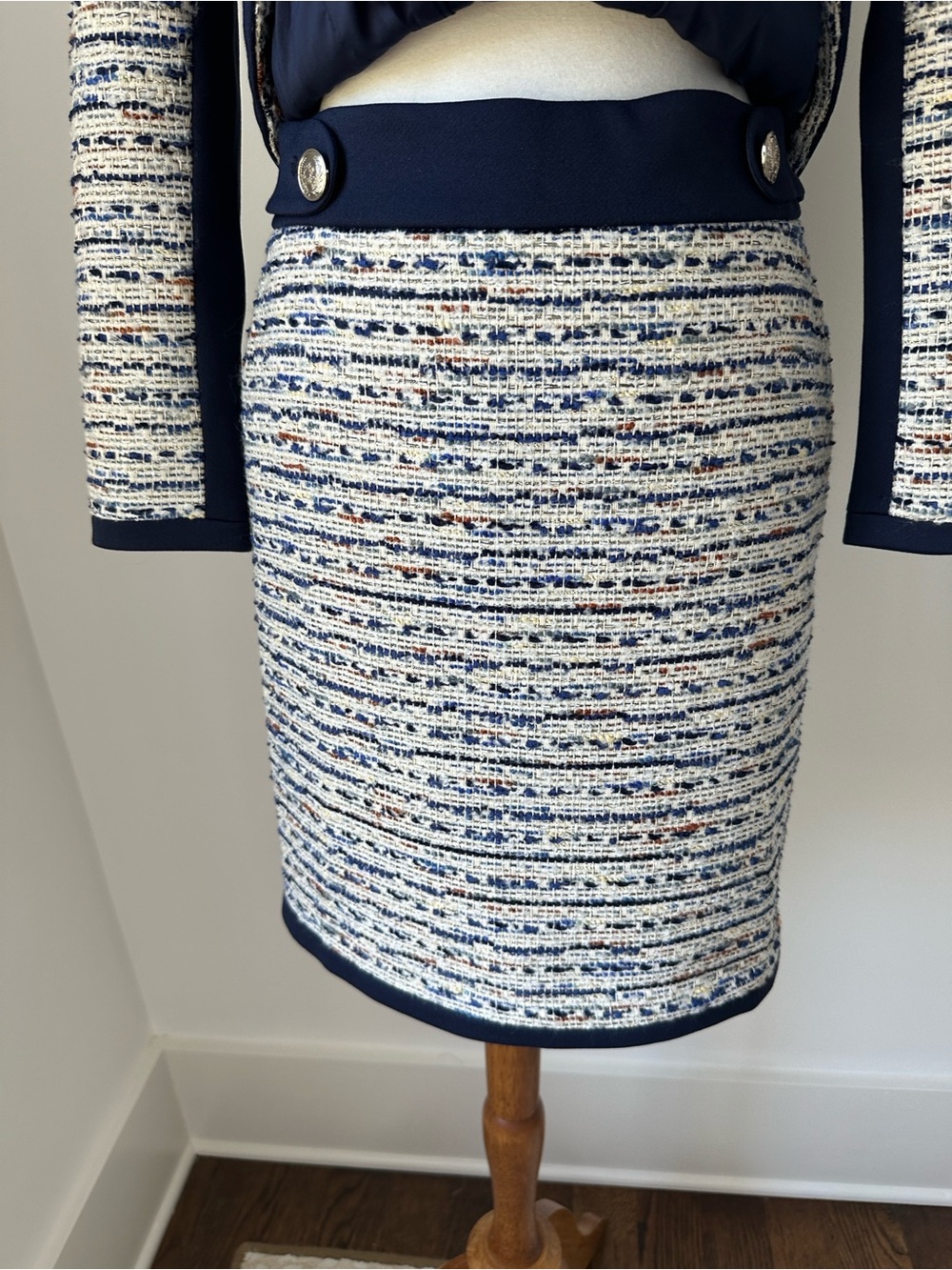 White House Black Market Classic Navy-Trim Tweed Jacket & Skirt Suite Size 2 - Picture 8 of 13